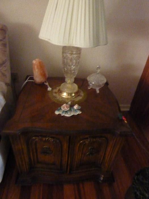 Broyhill End Table with Crystal Lamp