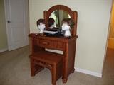 Wicker dressing table and stool