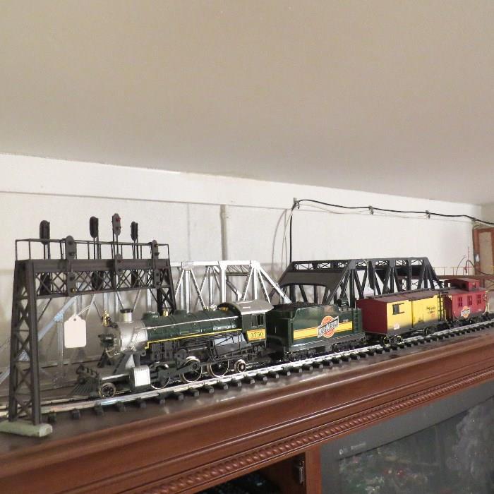 Tressles, Crossing, 4 piece Train Set -- more track not shown
