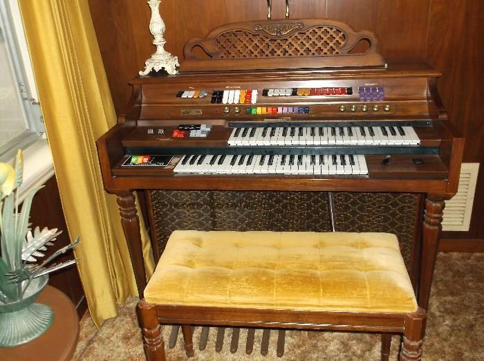 Kimball Swinger electric organ