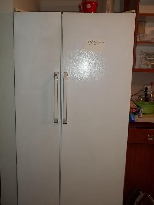 RCA 19 cu. side by side refridgerator