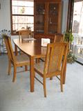 Broyhill dining table w/4 chairs
