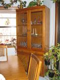 Broyhill china hutch, great condition
