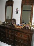 dresser w/double mirrors
