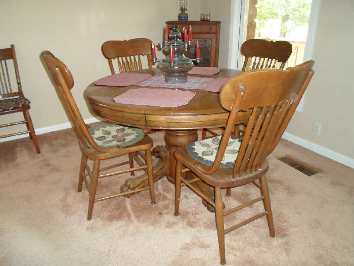 vintage round oak kitchen table w/4 pressed back chairs