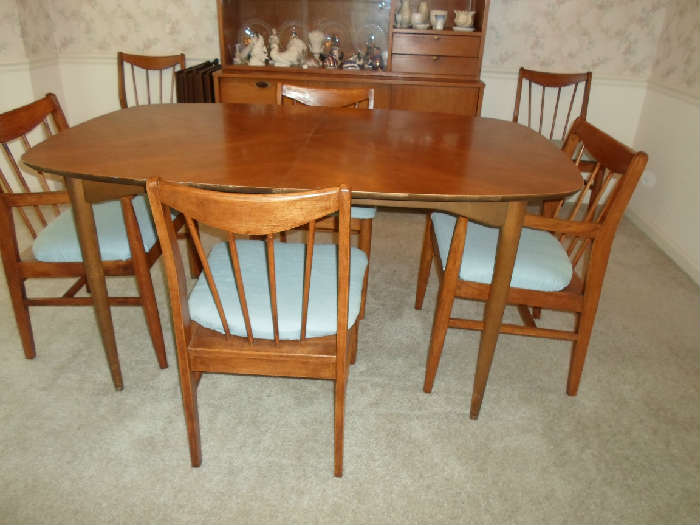 nice, vintage 60's walnut table w/matching hutch, 3 leaves & 6 chairs, I believe