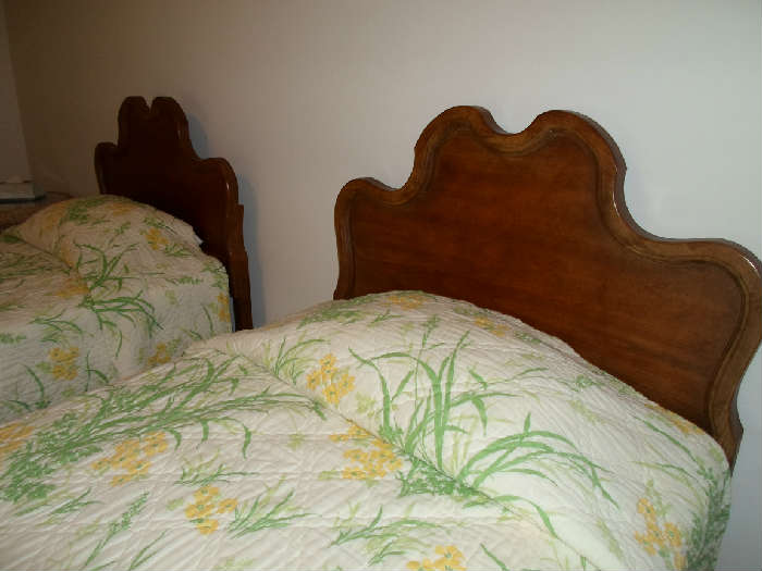 pair wonderful vintage walnut twin beds