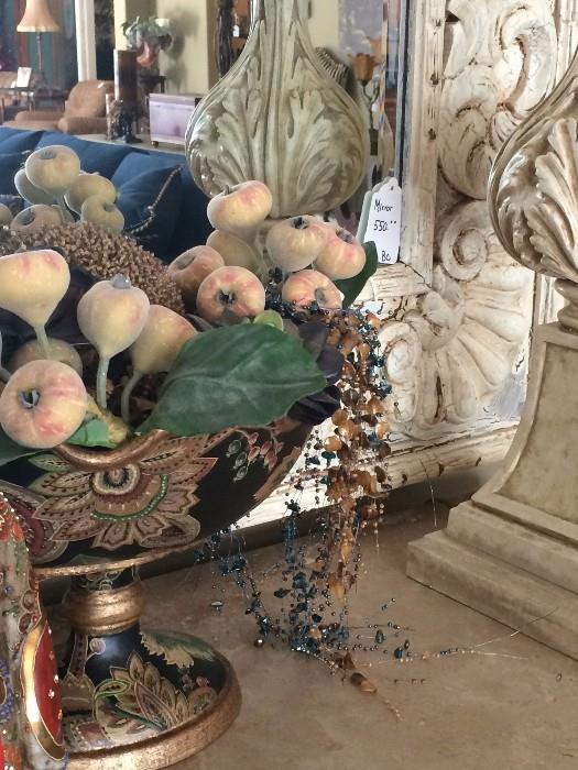 Striking decorative accessories