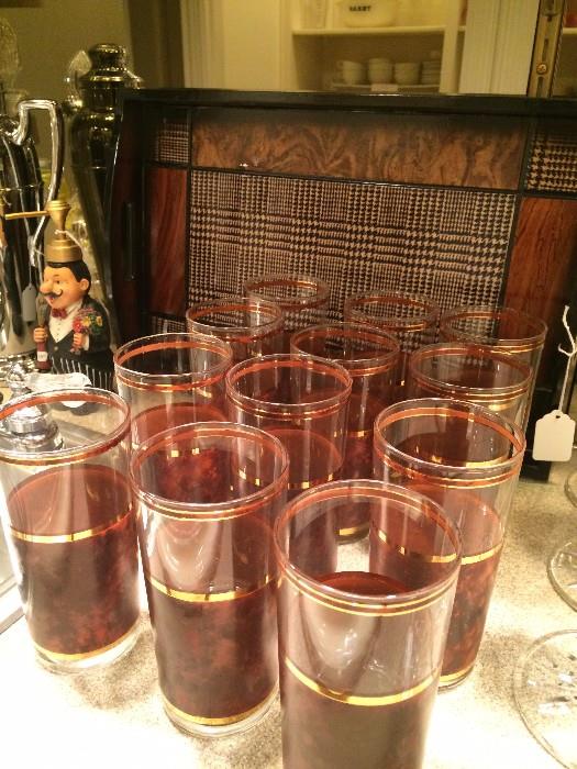 Good-looking glasses & plaid tray