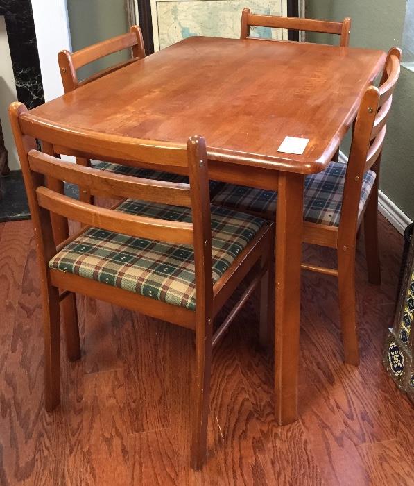 Pretty wood kitchen table with 4 chairs (easily recovered).