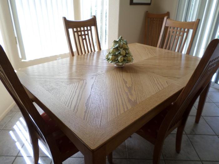 Dining table/6 chairs