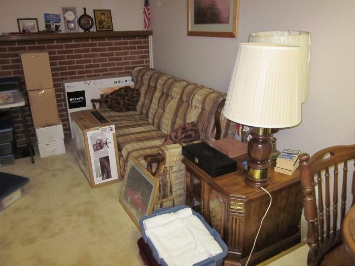 Couch (perfect for college or cottage), end table, lamps, towels