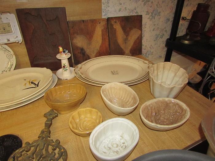 All kinds of old molds, ceramic and wood