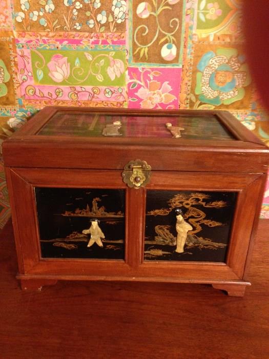 Great oriental jewelry box
