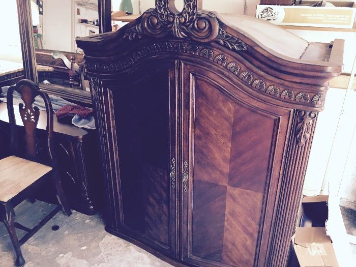 better view of the upper portion of the Armoire