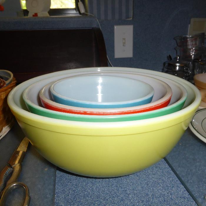 Vintage pyrex serving bowls
