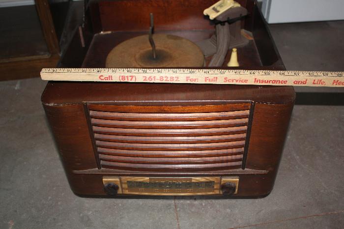 Radio and vinyl player