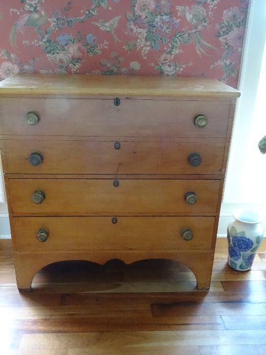 Blanket chest antique with lift top. 