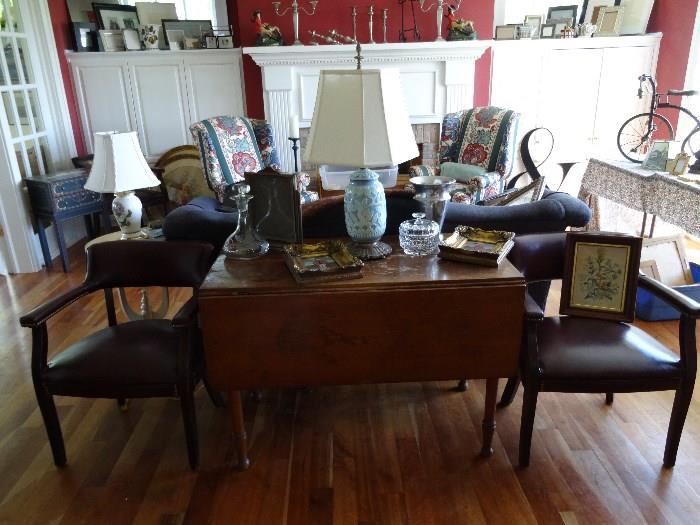 Large choice of decorative items. Quality table lamps, pottery barn frames. french country fabrics, baskets, table lamps, boxes wood and gilded. Pewter candlesticks ( most of the pewter is 20th century )