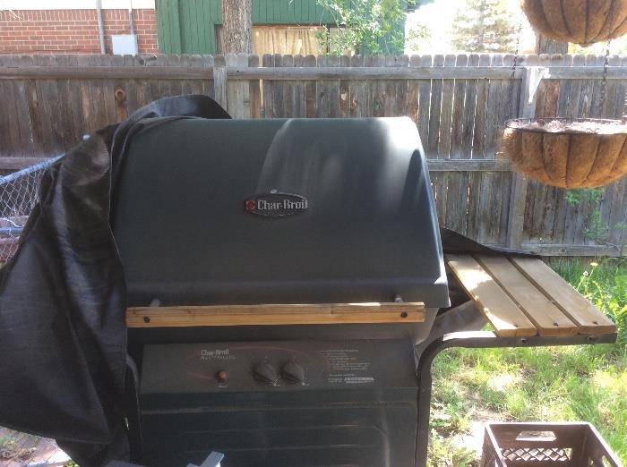 CHAR BROIL GRILL