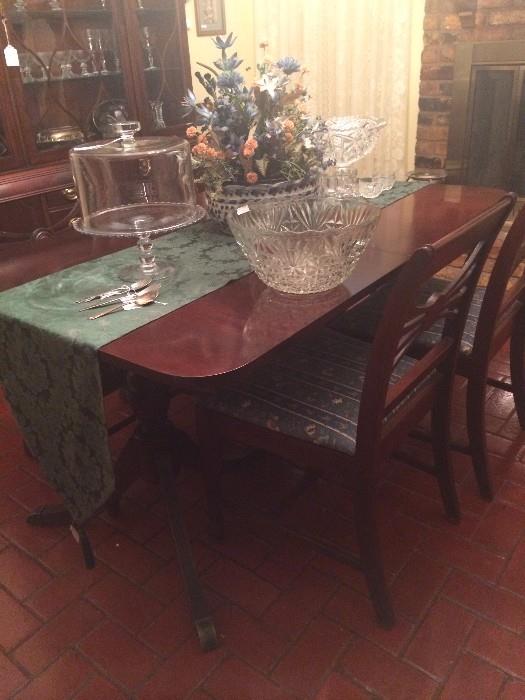           Duncan Phyfe dining table & 6 chairs