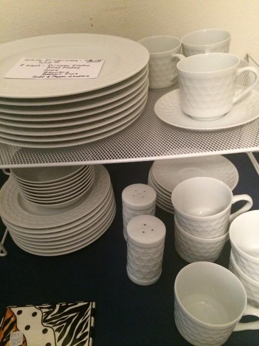     Good looking basic white dinner ware - set for 8