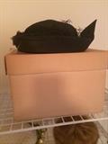        Vintage hats & hat boxes