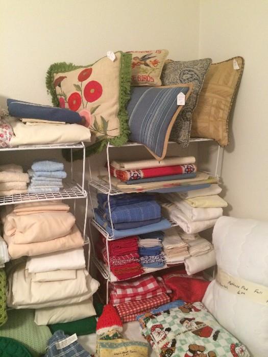        Variety of sheets, pillow, & blankets