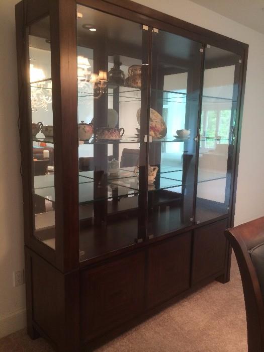 American Drew Glass/Mirror/Lighted Display Cabinet/Hutch