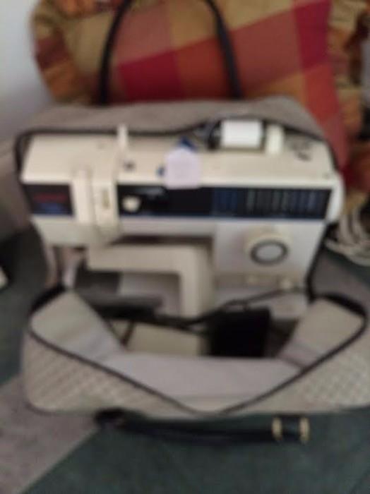 Singer Sewing Machine with Soft Travel Bag - works - has some accessories.