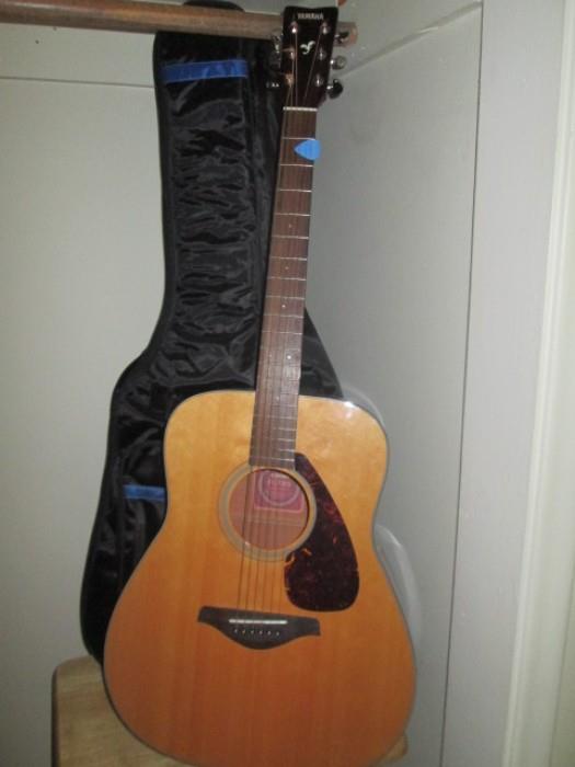 Yamaha guitar in excellent condition
