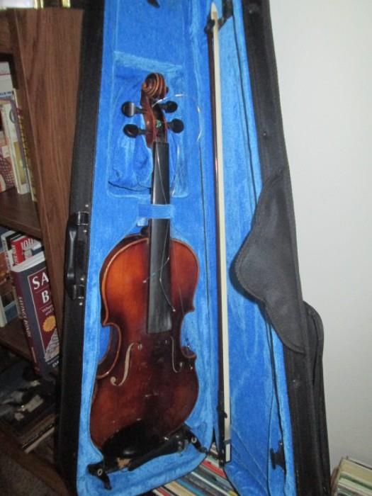 Violin project, needs repairs.