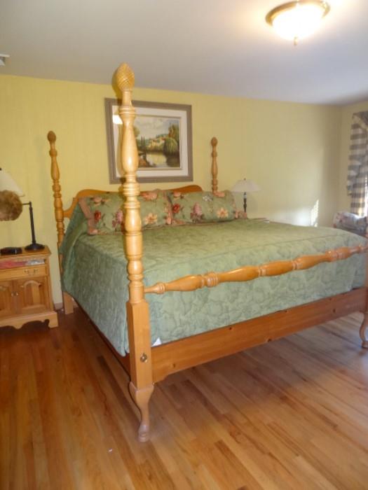 Thomasville British Pine King 4 Poster Bed with King Mattress & 2 Twin Boxsprings 