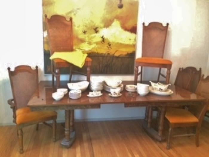 WONDERFUL DINING ROOM TABLE WITH RED WING DINNERWARE