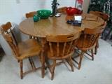 maple dining table w/ leaf & 6 chairs