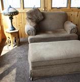 Settee w/Matching Ottoman 