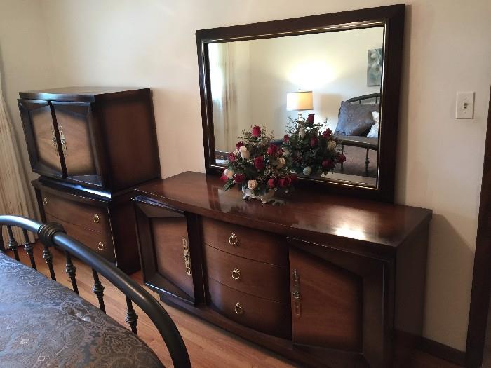 dressers and mirror from 6pc set