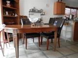 Mid-century oak dinning table, 2 skirted leaves.