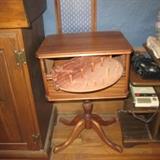 SPOOL TABLE WITH COOL TURN ABOUT RACK