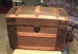 ANTIQUE TRUNL