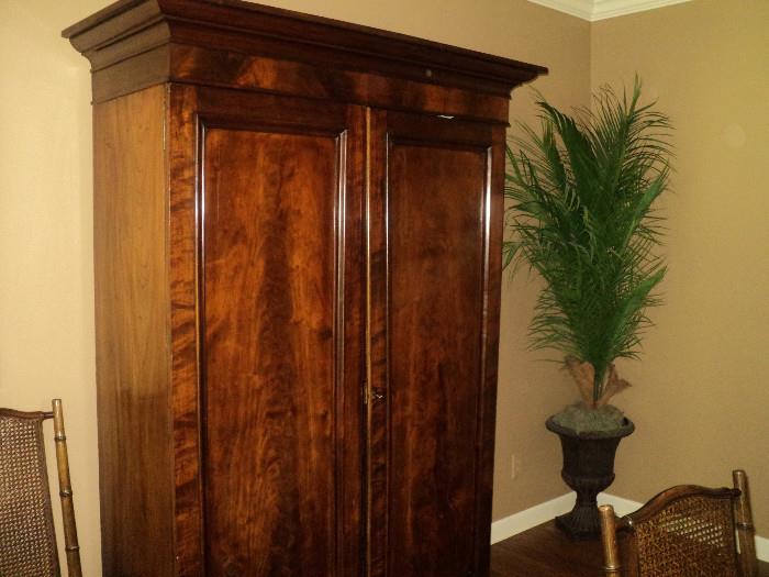 This is one of the highest quality armoire's we have ever had in a sale!  You must see it to appreciate its beauty!