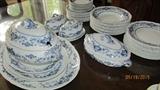 ANTIQUE "DAISY BOOTHS ENGLAND" DINNER SET