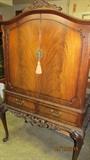 ANTIQUE BAR/CABINET