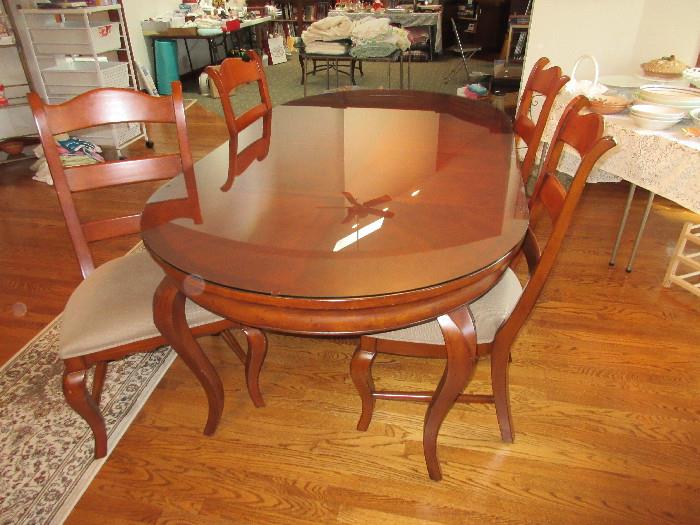this large table has one piece customer cut plate glass top, very expensive item to have.
