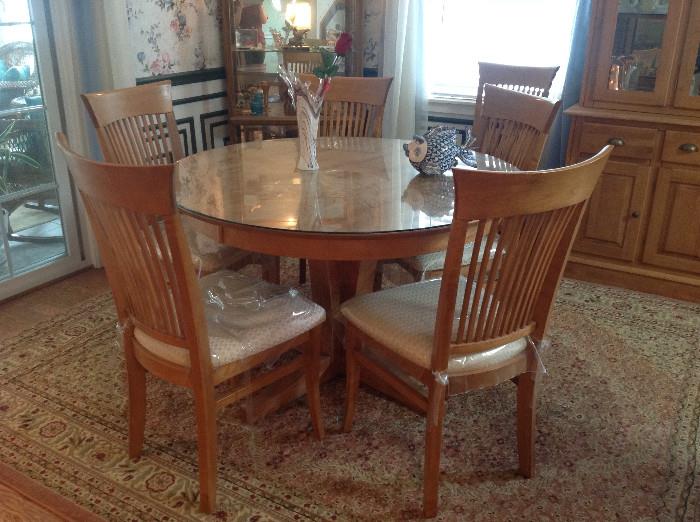 #112 Canadel Furniture co Round Dinning Table w/Glasstop and 6 Chairs  D48XH30.5  $250