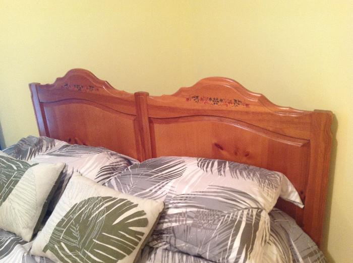 #126 Broyhill Double Bed with Adjustable headboard to queen size. W60xD70xH42.5  $200