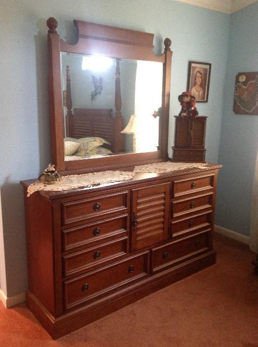 #137  Dresser With Mirror W66.5xD18xH81 $250