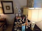 Pair retro lamps, pottery and retro wall chalkware sets