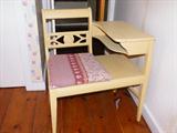 Cute telephone desk!