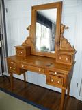 Sturdy desk with mirror